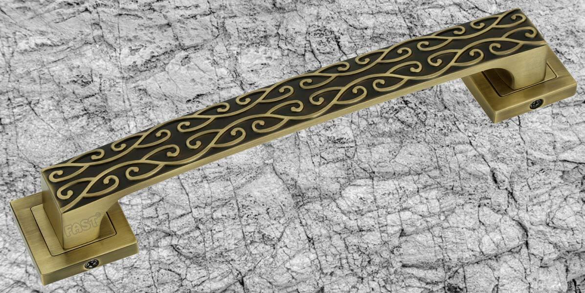 Pack of 1pcs door handle and screws.Hole to Hole Central Distance : 224mm