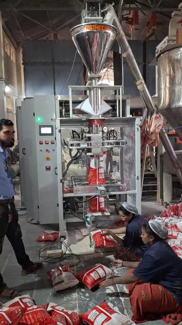 5 Kg Atta Pouch Packaging Machine | High Speed Automatic Auger Filler Machine | Flour Pouch Packing | Pouch Packaging Machine Manufacturer IndoreLatest Technology based High Speed Automatic Servo Auger Filler Machine for Flour / Atta Pouch Packaging  [1 Kg - 10 Kg].