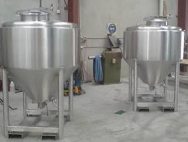 Silos for storage. Can be made of al kind of metals and in different sizes. 