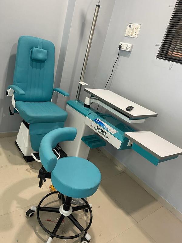 An ophthalmic operation table is a specialized table designed for surgeries and procedures related to the eyes. It is engineered to provide comfort for the patient and optimal positioning for the surgeon to ensure precision during delicate eye surgeries.Features of an Ophthalmic Operation Table:1. Adjustable Height: Allows surgeons to position the patient at a comfortable working level.2. Trendelenburg and Reverse Trendelenburg Positions: To adjust the angle of the table for better access during surgery.3. Headrest Adjustment: A specially designed headrest provides stability for the patient’s head and minimizes movement.4. Electromechanical or Hydraulic Operation: For smooth and precise adjustments of the table's position.5. Ergonomic Design: Ensures patient comfort and reduces strain on the surgical team.6. Remote-Control Functionality: Often comes with a remote or foot pedal for hands-free adjustments during surgery.7. Antistatic Mattress: To ensure patient safety and comfort.8. Mobility and Locking Mechanism: Equipped with wheels for easy transport and locking systems to keep the table steady during use.