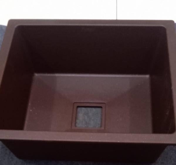 QUARTZ SINK Quartz countertops are engineered stone surfaces. They combine the best of natural stone with modern manufacturing processes. This results in a surface that's comparable (and often superior) in beauty to granite and marble while offering greater durability.