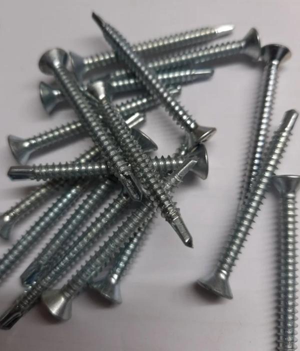HP Self Drilling Screw Csk Head 3.9x35Material	Alloy SteelSize	3.9x35This Self Drilling Screw is made of excellent quality mild steel material and features a Round Head, which is a fastener designed to simplify the joining of sheets of metal to various materials or even metal to metal. With a sharp, drill-like point, it can create its own pilot hole as it is driven, reducing the need for pre-drilling. These versatile screws find frequent use in construction, metalworking, and woodworking applications where they provide efficient and secure fastening, especially when connecting metal sheets, facilitating faster and more convenient installations.