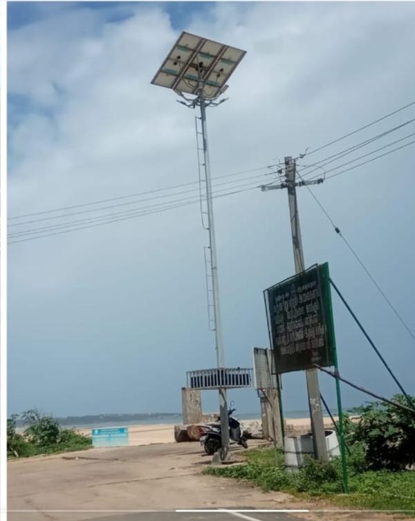 Semi Integrated solar street lights (12W-60W) are energy-efficient outdoor lighting solutions. They feature a compact design with a solar panel, battery, and LED light integrated into a single unit. These lights offer automatic dusk-to-dawn operation with motion sensor technology for enhanced efficiency. Built with weather-resistant materials, they ensure durability and long-lasting performance. Ideal for streets, pathways, parks, and commercial spaces, they provide reliable and eco-friendly illumination.
