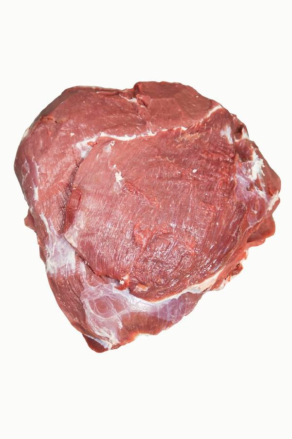 A buffalo hind quarter is the back half of a buffalo's body, which includes the rump, sirloin, flank, round, and short loin. It's usually larger than the forequarter.