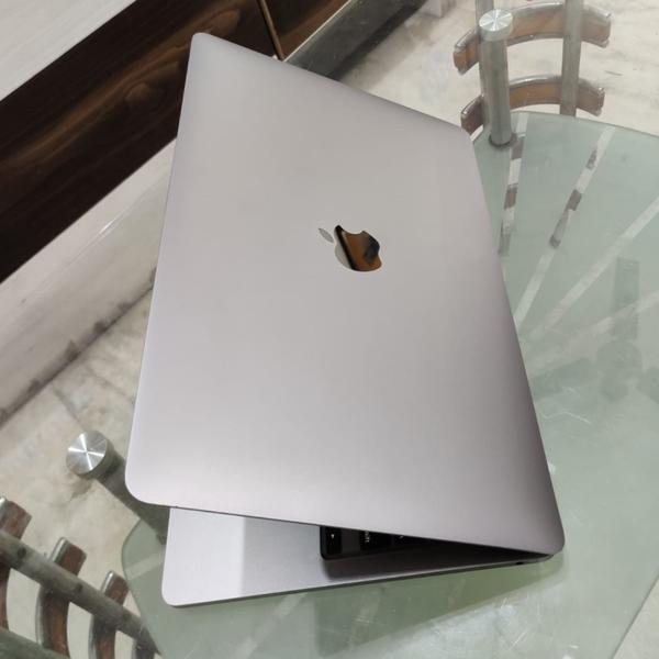 MACBOOK PRO TOUCHBARINTEL I7 WITH 16GB RAM & 512SSD 15.4