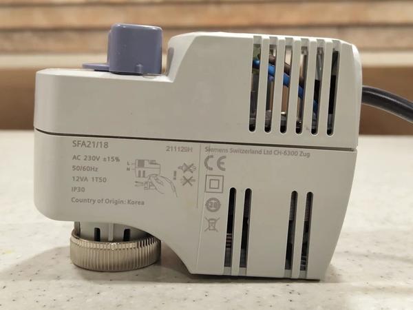The Siemens SFA21/18 electric actuator is a powerful and reliable electromotoric actuator designed for a range of applications. With a force output of 200 N, this actuator can easily and efficiently control valves, dampers, and other mechanical systems. The actuator has a stroke length of 2.5 mm, allowing for precise and accurate positioning.Operating on AC 230 V with 2P configuration, the Siemens SFA21/18 is suitable for a variety of electrical systems. Its robust design ensures long-lasting performance and durability, making it ideal for use in industrial, commercial, and residential settings