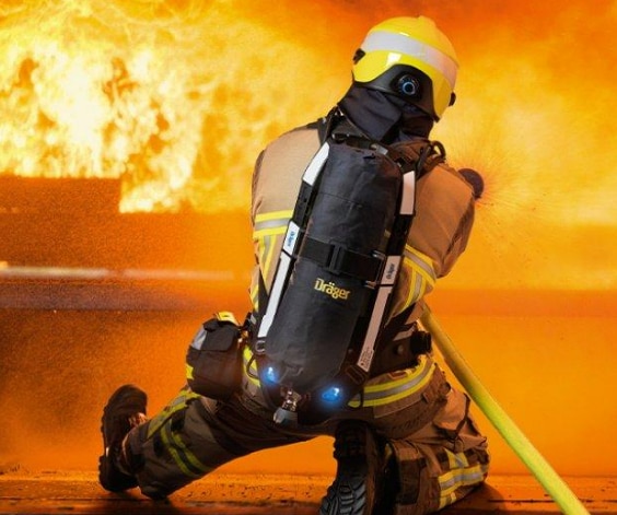 Dräger PAS® LiteFor use in industrial applications where a simple, robust and easy to use breathing apparatus is required, the Dräger PAS® Lite Self-Contained Breathing Apparatus (SCBA) combines reliability with comfort and performance, as well as excellent service life and easy maintenance.Advanced technologyWith a proven design and using the same high quality pneumatics as found in professional firefighter breathing apparatus, the Dräger PAS Lite ensures consistent high performance and reliability over the lifetime of the apparatus with minimal maintenance. The carrying system features an ultra lightweight, high strength carbon composite space-frame having excellent impact, heat and chemical resistance, as well as outstanding durability.Integrated hose designBoth the air supply and gauge hoses are mounted into the space-frame, thus reducing the risk of snagging and entanglement. This enables the user to change the hose position from one side to another to suit individual preference. The fully integrated hose design also means that hoses can be replaced easily and cost effectively.Efficent load distributionIncorporating new materials that are shaped and formed to provide maximum comfort at both the shoulders and the waist, the carrying system has been developed to reduce back strain, stress and fatigue. The innovative harness design ensures an excellent weight distribution at the shoulders. The inclusion of durable rubber coated fabric provides excellent wearing comfort and chemical resistance, whilst also performing well during flame engulfment tests in line with EN137 Type 2.Service friendlyA number of unique design features ensure that downtime and costs are kept to a minimum during repair and maintenance. All major components of the SCBA Dräger PAS Lite are quick and easy to assemble and disassemble, including the harness which is attached to the space-frame by a simple single-piece retention method. The reducer is contained in the space-frame for added protection and can easily be removed with simple tools.Proven, robust and flexibleIn line with other Dräger breathing apparatus, the Dräger PAS Lite allows users to take advantage of the tried and tested systems that lie behind the best breathing apparatus in the world. Developed as a result of years of research and extensive user consultation, these benefits include the use of the same advanced pneumatics as used in the whole professional firefighting range of Dräger.The Dräger PAS Lite can be further adapted to suit specific industrial applications. As well as standard fit easy to clean harness, integrated Lung Demand Valve (LDV) or airline ready options such as the Dräger PAS ASV can be specified. Integrating easily with all Dräger PAS Airline equipment, this flexible breathing apparatus is also fully compatible with Dräger Panorama® Nova and FPS® 7000 full face mask ranges.Our SCBA is designed for use with single steel or carbon composite cylinders rated at 4 to 9 L, 200 and 300 bar. A number of secondary supply connections are available for use in rescue, decontamination or airline applications. The Dräger PAS Lite can also be fitted with a variety of electronic voice communication options.