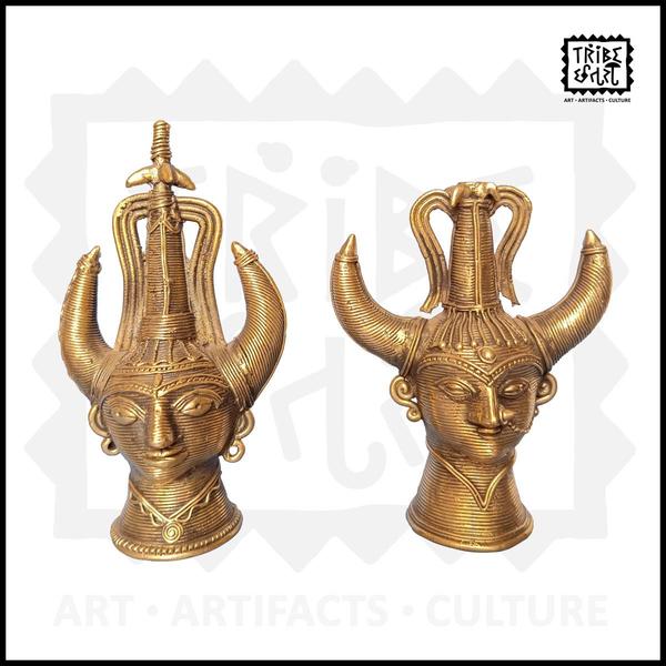 Madia Madin is a tribal term taken from Abhujhmandh and is taken from the people of the place Abhujmadhiya. Abhuj means ‘unknown’ and Madiya refers to the people who live there. Madia is the word used for men and Madin for women. This Bastar Dhokra Artefacts is an ancient folk art tradition prevalent in India in the eastern states of West Bengal, Odisha, Jharkhand and Chhattisgarh. Dhokra craft objects are made through the process of non-ferrous metal casting using the lost-wax casting technique, which is one of the earliest and most advanced methods of metal casting known to human .