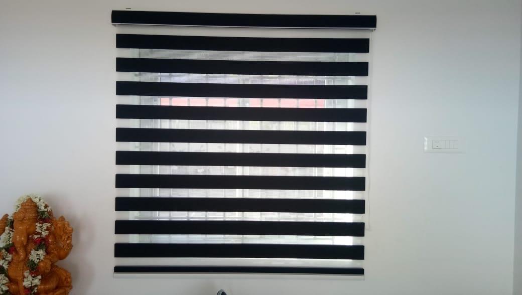 Zebra Blinds – Stylish Light Control & PrivacyZebra blinds offer a modern and elegant solution for adjusting light and privacy. Featuring alternating sheer and opaque fabric layers, they allow seamless control over brightness while adding a contemporary touch to any space. Ideal for homes and offices, they are durable, easy to operate, and available in various colors and textures.Dual-layer design for adjustable light controlSleek, modern, and space-savingDurable and easy to maintainAvailable in a range of styles and colorsEnhance your interiors with the perfect balance of style and functionality.