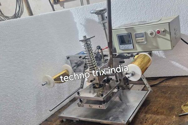Cake base hot foil stamping machine