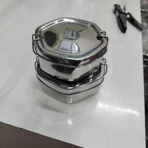 Sri Nataraja Metals, Madurai, offers premium Stainless Steel Designer Lunch Boxes, combining durability, elegance, and convenience. Made from high-quality Stainless Steel, these lunch boxes keep food fresh and are perfect for office, school, and travel. Explore our wide range of Stainless Steel Utensils, Cookware, and Kitchenware at the best prices. Shop now for superior quality and style!Product Details:Material : Stainless SteelCapacity : 400 mL