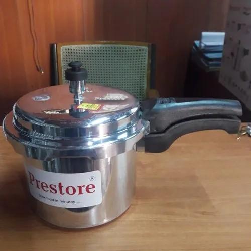 Sri Nataraja Metals, Madurai, offers a premium 5 Litre Aluminium Pressure Cooker, designed for fast and efficient cooking. Made from high-quality Aluminium, it ensures even heat distribution, durability, and safety for everyday use. Perfect for homes, hotels, and restaurants, this pressure cooker saves time while preserving the flavor and nutrients of your food. Explore our wide range of Aluminium and Stainless Steel Cookware, Kitchenware, and Utility Products at the best prices. Shop now for superior quality and craftsmanship!Product Details:Capacity: 5 LBrand: PrestoreSize: 5ltrUsage/Application: HomeMaterial: Aluminium