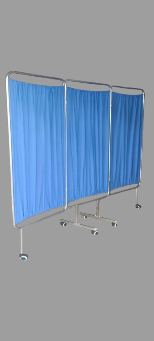 • Overall Size: 168 H X 244 W cm• Frame work made of Almunium tubular pipe in 3 folds mounted on 5 cm castors• Supplied with spring wire and curtains• Finish: Pre -treated and Epoxy Powder CoatedHospital Furniture Manufacturer in India/Gurgaon/Delhi NCRBest Medical furniture supplier/Manufacture in Gurgaon/Delhi NCRHospital Medical Equipments supplier/Manufacture in Gurgaon/Delhi NCR