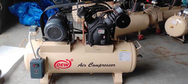 Model - D53Bore & Stroke  :  5’’ & 3’’ x 3.5’’Cylinder  :  DoubleRPM :  660Flow Rate  :  26.40 CFM (19.90 FAD)Max. Working Pressure  :  175 PSIG (12.3 KG/CM2) Motor Power Required  : 7.5 HP Air Receiver Tank Capacity (in Liter)  :  (250)Power Source  :  Three PhaseCountry of Origin  : Made in India