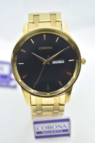 Gold plated Mens Wrist Watch, this luxury watch is perfect for the person who likes to stand out in a crowd. The gold plating is just the icing on the cake.