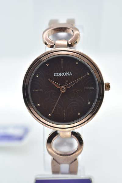 Introducing our Brown Plated Women's Wrist Watch, a harmonious blend of classic charm and modern style. The rich brown-plated case exudes a sense of warmth and elegance, making a statement that's both versatile and refined. Elevate your look with this exceptional timepiece, where traditional design meets contemporary aesthetics, resulting in a watch that's perfect for adding a touch of sophistication and comfort to any ensemble.