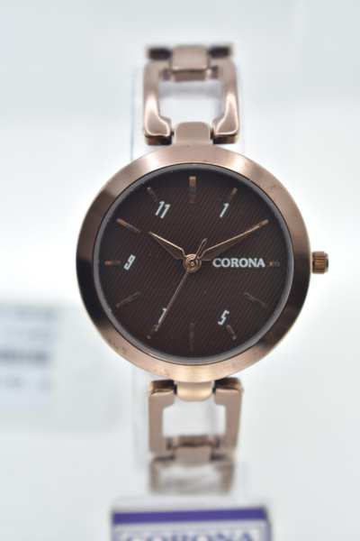 Introducing our Brown Plated Women's Wrist Watch, a harmonious blend of classic charm and modern style. The rich brown-plated case exudes a sense of warmth and elegance, making a statement that's both versatile and refined. Elevate your look with this exceptional timepiece, where traditional design meets contemporary aesthetics, resulting in a watch that's perfect for adding a touch of sophistication and comfort to any ensemble.