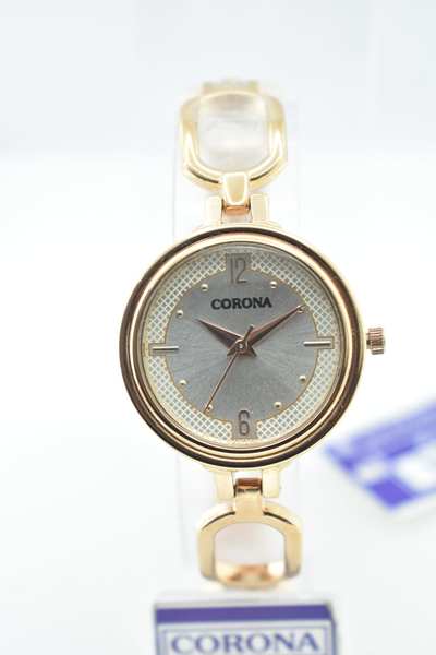 This beautiful women's wristwatch is perfect for any occasion. The wristwatch has a rose gold plated body with a stainless steel case and a gold tone bezel. The watch features a gold tone dial with two gold tone hands and Arabic numerals. The strap is a rose gold plated mesh with a clasp closure.