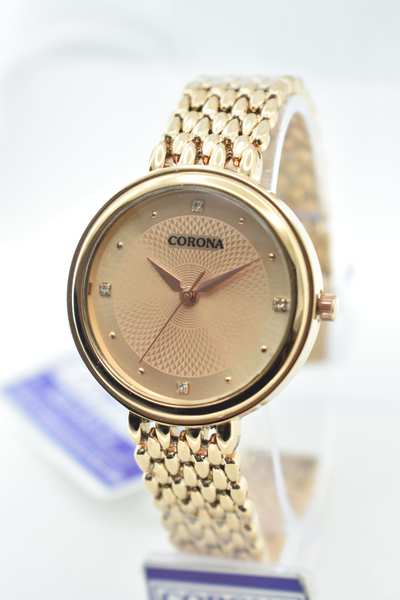 This beautiful women's wristwatch is perfect for any occasion. The wristwatch has a rose gold plated body with a stainless steel case and a gold tone bezel. The watch features a gold tone dial with two gold tone hands and Arabic numerals. The strap is a rose gold plated mesh with a clasp closure.