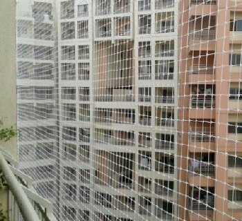 Bird Netting is the most effective from of bird proofing and should always be the first consideration when choosing a method of pigeon proofing. We've got the expertise from working on every type of building and structure where birds could perch, nest or roost at night. We can enclose entire roofs, warehouses and buildings with discrete birds netting.