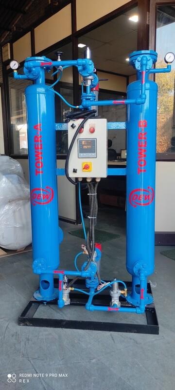 A heatless air dryer is a type of desiccant air dryers that removes all moisture from compressed air without using external heat.
It works by using adsorption. [ like activated alumina or silica gel ]