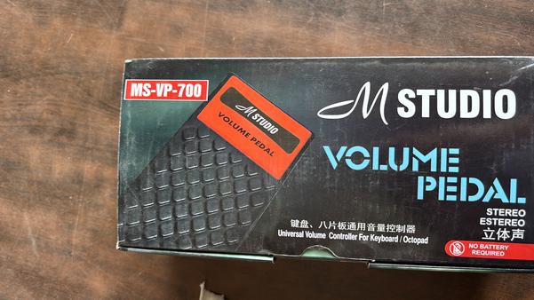M-Studio MS VP-700 Volume PedalM-STUDIO MS-VP-700 STEREO VOLUME PEDAL FOR ALL MUSICAL INSTRUMENTS KEYBOARDS & OCTAPAD,NO BATTERY REQUIRED, ADVANCED POTENTIOMETER.