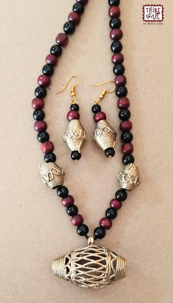 Dhokra Necklace setDhokra is an art almost 4000 years old, it adds an ethnic value to your space.It is also a long lasting & low maintenance item. The origin of dhokra art is from the tribal belts of West Bengal, Chhattisgarh and Odisha. Thus, the eccentric patterns, motifs and designs always stand out. When one adorns the dhokra tribal jewelry, they come across colorful beads, soft threads and metallic pendants that highlight the beauty of the attire. The larger pendants with simple threads are a hallmark of dhokra jewelry. The ornaments are inspired by elements of nature like leaves, the sun, the moon, spirals, etc. The beauty of these jewellery pieces lies in their versatility to be paired with either Indian clothing as well as western clothing to add that bohemian stroke.Tribe Chatari in Pune offers an authentic collection of Dhokra tribal jewellery, showcasing the rich heritage of Indian tribal artistry. Dhokra, a traditional form of metal casting, is known for its intricate designs and is a significant part of India's tribal art legacy.🛍️ Explore Dhokra Jewellery at Tribe ChatariLocated in the heart of Pune, Tribe Chatari is a hub for tribal artifacts and handicrafts from across India. The store features a diverse range of products, including Dhokra jewellery & bamboo jewellery which is handcrafted by skilled artisans. Visitors have praised the store for its extensive collection and the owners' deep knowledge of tribal arts.