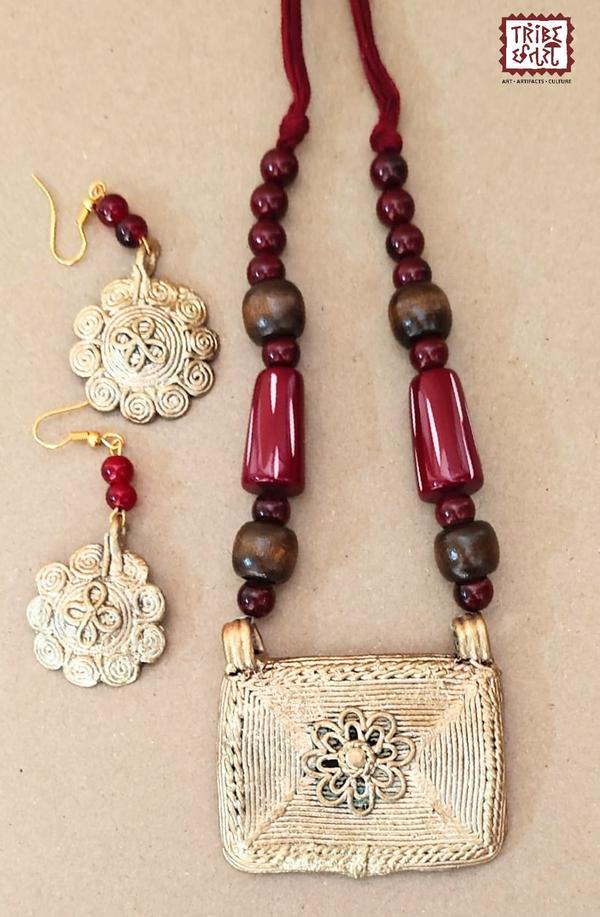 Dhokra Necklace setDhokra is an art almost 4000 years old, it adds an ethnic value to your space.It is also a long lasting & low maintenance item. The origin of dhokra art is from the tribal belts of West Bengal, Chhattisgarh and Odisha. Thus, the eccentric patterns, motifs and designs always stand out. When one adorns the dhokra tribal jewelry, they come across colorful beads, soft threads and metallic pendants that highlight the beauty of the attire. The larger pendants with simple threads are a hallmark of dhokra jewelry. The ornaments are inspired by elements of nature like leaves, the sun, the moon, spirals, etc. The beauty of these jewellery pieces lies in their versatility to be paired with either Indian clothing as well as western clothing to add that bohemian stroke.Tribe Chatari in Pune offers an authentic collection of Dhokra tribal jewellery, showcasing the rich heritage of Indian tribal artistry. Dhokra, a traditional form of metal casting, is known for its intricate designs and is a significant part of India's tribal art legacy.🛍️ Explore Dhokra Jewellery at Tribe ChatariLocated in the heart of Pune, Tribe Chatari is a hub for tribal artifacts and handicrafts from across India. The store features a diverse range of products, including Dhokra jewellery & bamboo jewellery which is handcrafted by skilled artisans. Visitors have praised the store for its extensive collection and the owners' deep knowledge of tribal arts.