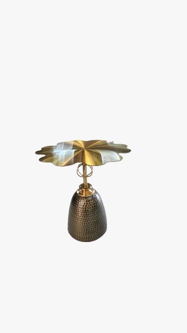 Elegant accent table with a gold, leaf-shaped top and a textured metallic base, blending modern luxury with artistic flair.MATERIAL - Metal Dimension - 50*52COLOUR - Gold & black