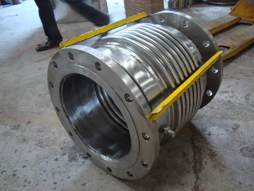 With the help of our distinguished professionals, our company has been able to mark its strong presence in the market as one of the well known manufacturers and exporters of Bellows. The offered range of bellow is suitably checked on different parameters so as to make sure that defect-free product is delivered at customers' premises and that too within the stipulated time period. We are offering these Bellows to our esteemed clients at market leading prices.Used In:Power transformerSugar plantGenerator manufacturing industries