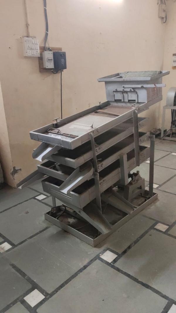 Grading Capacity of Automatic Supari Grader Machine is 150-200 kg per hours. Automatic Supari Grader Machine is Grading Supari completely in single Shot. Very efficient, sturdy and noiseless. it has hoper with 15-20 kg of capacity so you can do other works at time of opering.