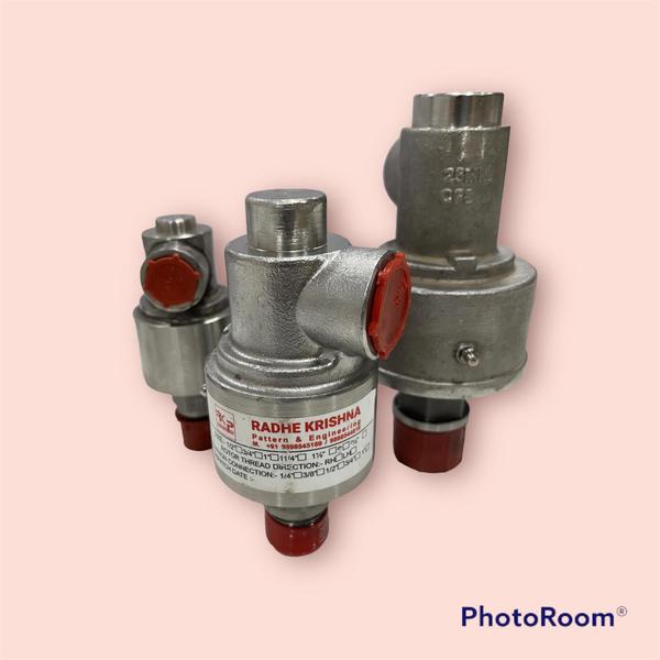 Roto Seal Manufacturers in AhmedabadWe are also supply in Andhra Pradesh, Arunachal Pradesh, Assam, Bihar, Chhattisgarh, Goa, Gujarat, Haryana, Himachal Pradesh, Jharkhand, Karnataka, Kerala, Madhya Pradesh, Maharashtra, Manipur, Meghalaya, Mizoram, Nagaland, Odisha, Punjab, Rajasthan, Sikkim, Tamil Nadu, Telangana, Tripura, Uttar Pradesh, Uttarakhand, and West BengalUsage/Application	Gas PipeColor	SilverSize	AllBrand	R KThread Size	as per requirementCountry of Origin	Made in IndiaWe Radhe Krishna Pattern amp Engineering are the leading manufacturer of a commendable and premium quality array of Heavy Duty Web Guide Tracking Frame Web Guide Process Rotary Joint Syphon Elbow Roto Seal Carbon Rings etc Incepted in the year 2001 we are a Partnership company that is situated at Ahmedabad Gujarat India and instrumental in manufacturing a high quality range of products in varied specifications