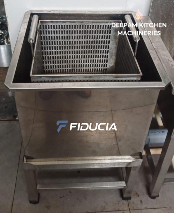 Deepam Kitchen Machineries is a manufacturer, exporter and supplier of Sterilizer. These products are fabricated using premium quality stainless steel 202 and 304 grade. We can customise the different sizes as per customer requirements. These products are fabricated using premium quality raw materials sourced from our valued vendors.All the prouducts are ergonomicalluy designed to take on the toughest jobs with optimum performance.