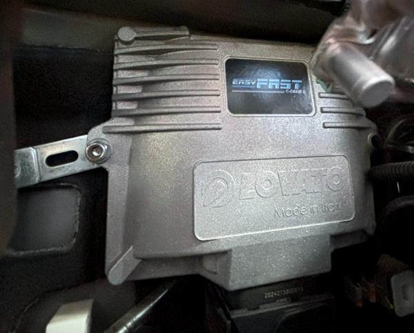 The RME180 model is a three stages reducer for CNG vacuum systems. It is homologated in accordance with ECE R110, ARAI and INMETRO and complies with ISO 15500-9 standards. The reducer is equipped with solenoid valve between second and third stage and an integrated minimum adjusting screw.The outlet gas pressure is regulated by intake engine.The RME180 reducer is suitable for engines up to a 180 kW (245 HP).Thanks to its sensitivity membrane and its reliability, the reducer guarantees a perfect driving pleasure.