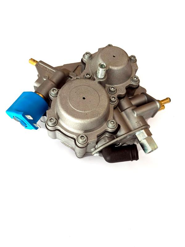 The RMJ-3.2S HP model is a two stages reducer for CNG sequential injection systems. It is homologated in accordance with ECE R110, ARAI, INMETRO and ENERGAS and complies with ISO 15500-9 standards. The reducer is equipped with an adjustable cut-off valve with an increased inlet filter.The outlet gas pressure is automatically compensated in a linear way through MAP.The RMJ-3.2S HP reducer is suitable for engines up to 200 kW (272 HP).Thanks to its operating precision and its reliability, the reducer guarantees a perfect driving pleasure.