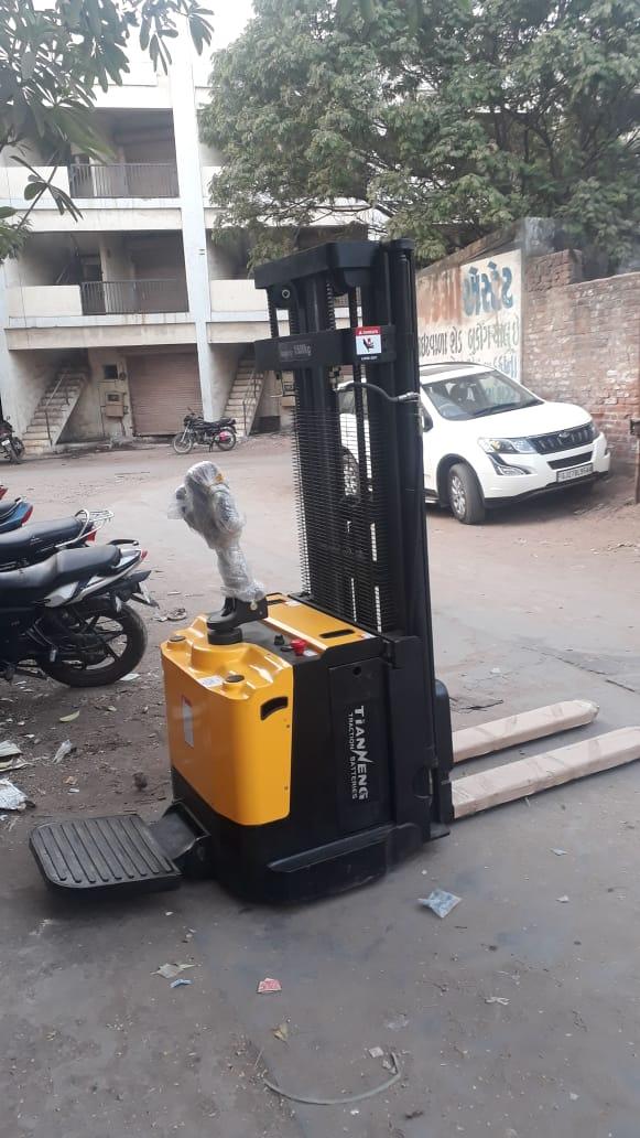 FULLY ELECTRIC STACKER, Service brake : ElectromagneticFully Electric Stacker