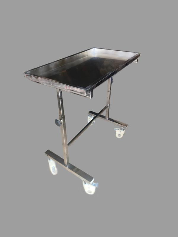 • Approx Tray S. S . Size: 91 L X 50 W cm• Frame work of CRC tubes mounted on 10 cm castors• Height adjustable by knobe type• Epoxy Powder Coated / Stainless Steel FrameHospital Furniture Manufacturer in India/Gurgaon/Delhi NCRBest Medical furniture supplier/Manufacture in Gurgaon/Delhi NCRHospital Medical Equipments supplier/Manufacture in Gurgaon/Delhi NCR
