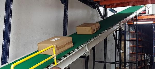 INCLINED LOADING CONVEYOR