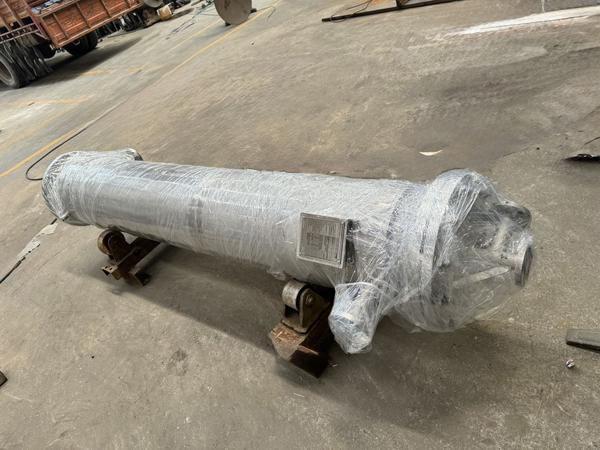 A shell and tube condenser is a type of heat exchanger commonly used in power plants, refrigeration systems, and chemical processing. Its main purpose is to condense a vapor (typically steam or refrigerant) into a liquid by transferring heat to a cooling medium (usually water).A large cylindrical vessel that holds the vapor (e.g. steam) to be condensed.