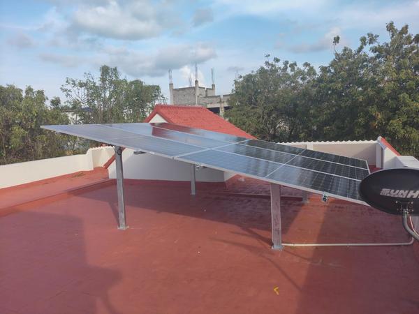 An on-grid solar system, also called a grid-tied solar system, is connected to the local utility grid. It uses photovoltaic (PV) panels to generate electricity, which is then converted to alternating current (AC) and used to power homes or businesses. Any excess energy is sent back to the grid, and the user can receive credits for it through net metering programs