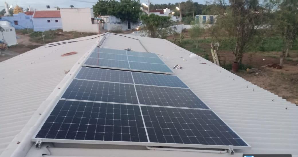 A solar hybrid system is a renewable energy system that uses solar photovoltaic (PV) panels to generate clean energy to power your home. A hybrid solar system intelligently switches between using solar power, battery storage and grid power.Mybod InverarSolar PanelsBENEFITS 1.60-80% Power Savings 2.Suitable for Hospital, Medical, Shops that can run Day time only