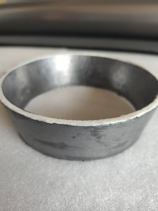 Grap-Premium Ceramic Fiber Gasket – Paragraph FormatGrap-Premium ceramic fiber gasket is manufactured with graphite coating on both the outside and inside surfaces, fully covering the ceramic fiber core. This dual graphite layer gives it superior sealing ability, improved surface strength, and resistance to chemical attack. The inner layer remains ceramic fiber for insulation, while the outer layers of graphite ensure long-term performance in harsh environments. It is ideal for high-demand areas such as power plants, chemical process units, and high-temperature pipeline systems.