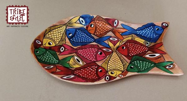 *Hand-Painted wooden Pattachitra Tray From the Heart of Bengal*🫴Bring home a piece of Bengal's rich artistic heritage with these exquisite Pattachitra-painted wooden Trays ,metal pots and kettles, handcrafted by skilled folk artists. Originating from the vibrant culture of West Bengal, each piece is a celebration of storytelling through intricate linework, mythological themes, and traditional motifs.🖌️ Art Form: Bengal Pattachitra🪔 Base Material: Wood🎨 Technique: Hand-painted using eco-friendly paints🌾 Themes: Folk tales, deities, flora-fauna, rural life.Whether used as decorative vases, centerpieces, or teapot planters, these vibrant collectibles add a splash of tradition and color to your home, office, or gifting ideas.✨ Every piece tells a story — rooted in tradition, made with love.Size --8x13