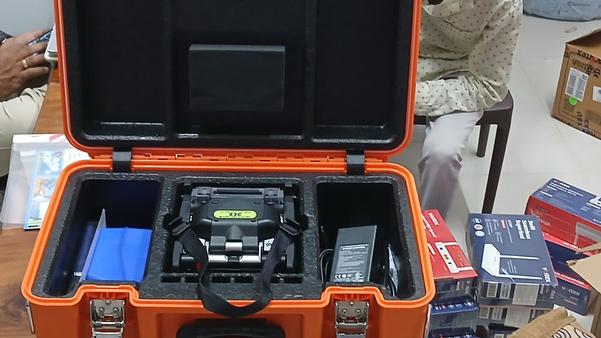 Fusion splicer machines are essential for joining two optical fibers with minimal loss. Our machines offer high precision, automated alignment, and fast splicing times, making them ideal for network installation and maintenance projects.