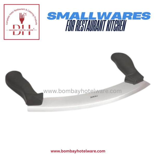 This double handle pizza cutter is perfect for slicing pizzas, mincing leafy vegetables, or cutting cooked meat with ease and precision.Equipped with a 25 cm ,stainless steel blade, it delivers sharp, even cuts every time. The blade is hardened and tempered in a controlled atmosphere to ensure long-lasting sharpness and performance.✅ Wide cutting surface✅ Easy to hold wooden/steel dual handles✅ Durable, commercial-grade quality✅ Used in pizzerias, cafés, hotels, cloud kitchens & bakeriesBlade Size: 25 cm x 4 cmMade in India | Rust-Resistant | Dishwasher Safe📞 Available in bulk – contact Bombay Hotelware today for pricing.