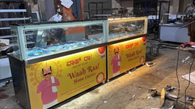 Counter Shape RectangularNo. Of Shelves 1 ShelfHeight 4 FeetTop Workbench Glass, Marble, Granite, Stainless SteelGlass Thickness 8 mmCountry of Origin Made in India