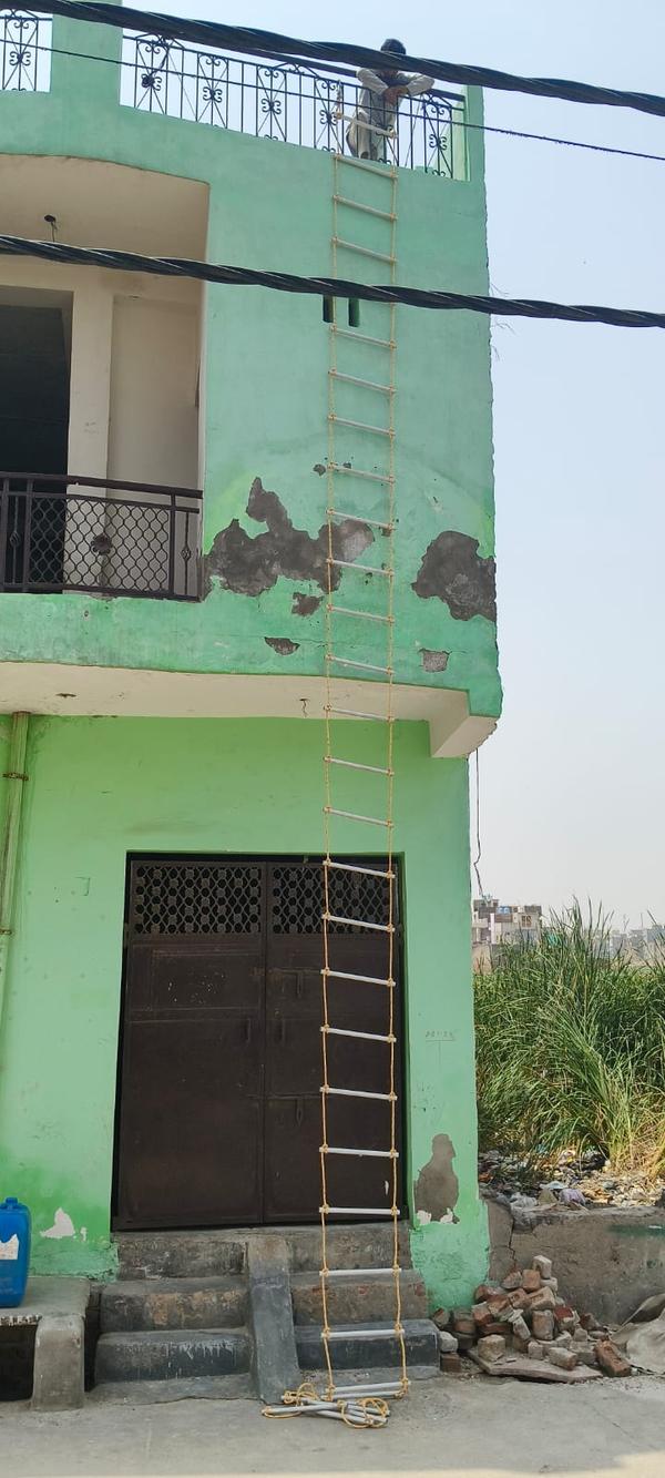 A rope ladder consists of two parallel ropes or cords that act as the ladder's side rails. Between these ropes, at regular intervals, rungs (steps) are attached—typically made of wood, metal, or reinforced plastic. The rungs are either tied, knotted, or fixed in place to prevent them from slipping.Because the side rails are flexible, the ladder can sway while in use, requiring balance and coordination to climb. Rope ladders are lightweight, collapsible, and easy to transport or store. They are often used in the following contexts:Emergency situations (e.g., fire escapes from buildings or boats)Climbing or caving expeditionsPlaygrounds or obstacle coursesMarine or naval applications, especially for boarding shipsSome rope ladders include hooks, carabiners, or anchor loops at the top for secure attachment.If you need a version tailored for a specific use (e.g., for kids, military, or nautical),size-10ft