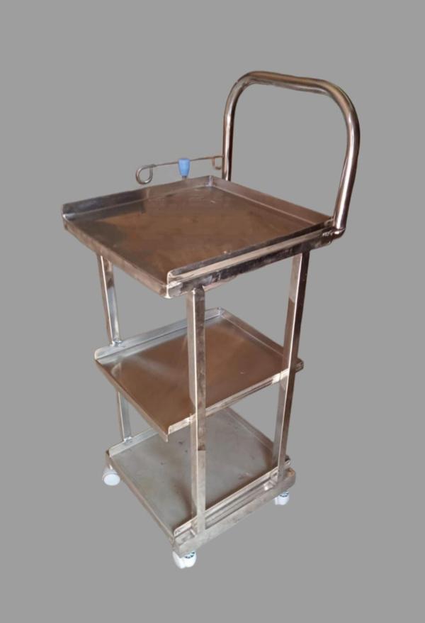 Specifications:Material: Full Stainless Steel (S.S) ConstructionShelves: 3 Stainless Steel ShelvesHandle: Stainless Steel Push Handle & IV RodWheels: 2