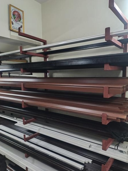 We are supplying mosquito net track top bottom track and side channel 