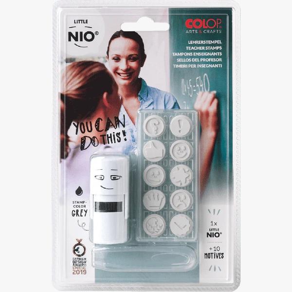 1 Little NIO round stamp, whiteImprint size: 17 mm round10 interchangeable stamp designs1 pair of tweezers for easy replacement of the text plates1 integrated ink pad, colour fancy greyInk EN 71-3 and REACH compliantCO2 neutral produced in Europe